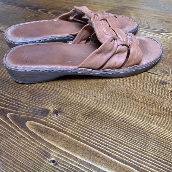 Clarks Tan Soft Faux Leather Sandals/Slides - Picture 2 of 3
